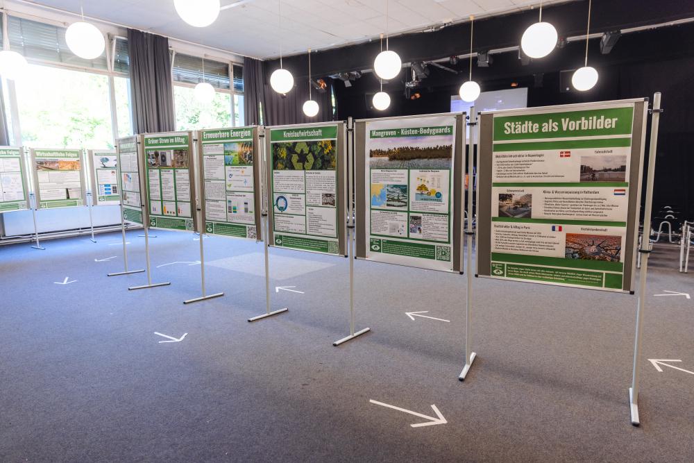 Plakatübersicht der Ausstellung
